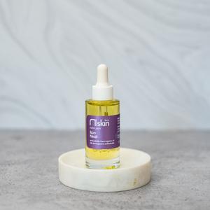 Lipo Heat este un ulei termogenic anticelulitic cu extracte de nicotinat, iederă, fucus și guarana, 30 ml.
