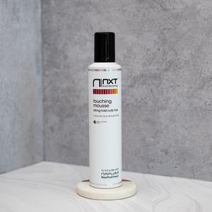 Rezervor NXT Touching Mousse 300 ml (spumă ecologică) fixare puternică pentru păr creț