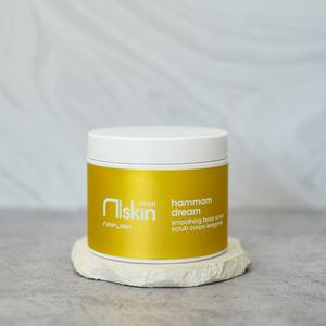 Exfoliant Hammam Dream – un exfoliant hrănitor cu microgranule din semințe de măsline și acid hialuronic, 500 ml
